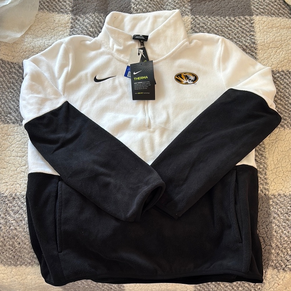 Nike Black and White Therma Half-Zip Pullover